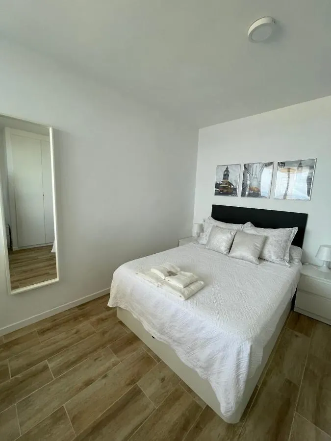 Paseo Maritimo Puerto Fuengirola Bailarina Beach Apartment 0*,  Spain