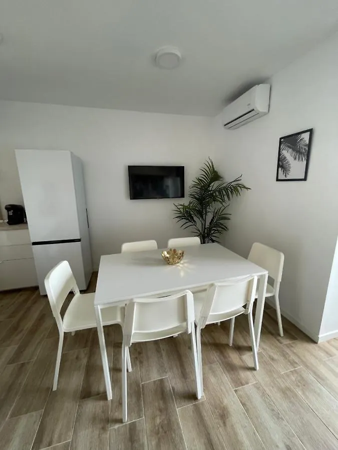 Paseo Maritimo Puerto Fuengirola Bailarina Beach Apartment